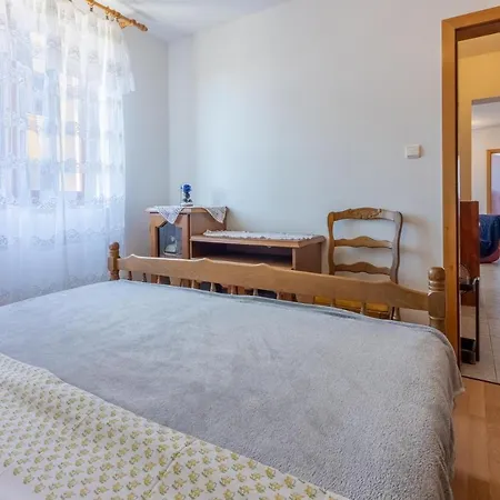 Apartment Besima *
