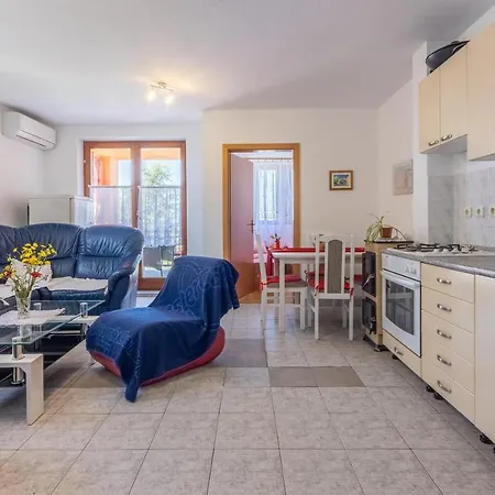 Apartment Besima *