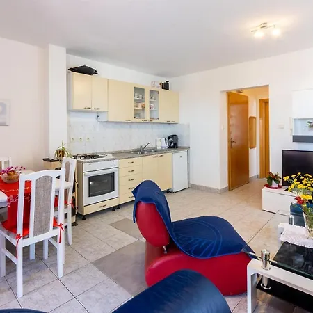 Apartment Besima Malinska